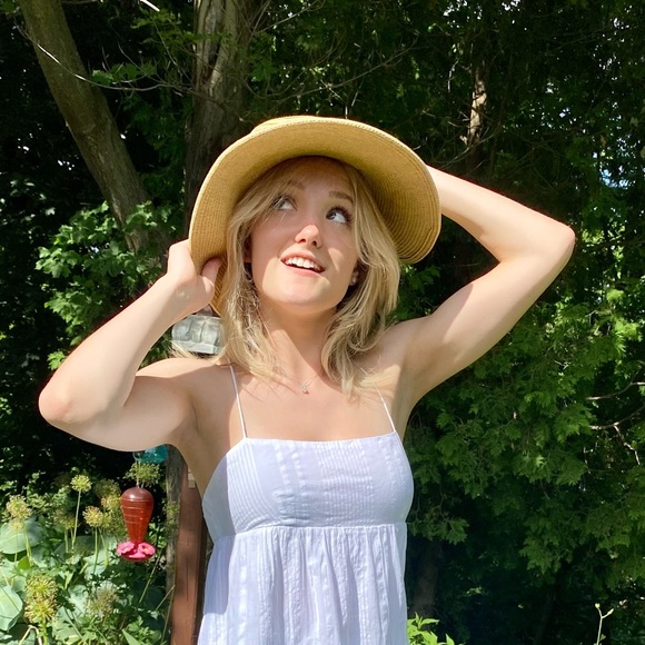 Meet your Posher, Macy - Picture 1 of 1